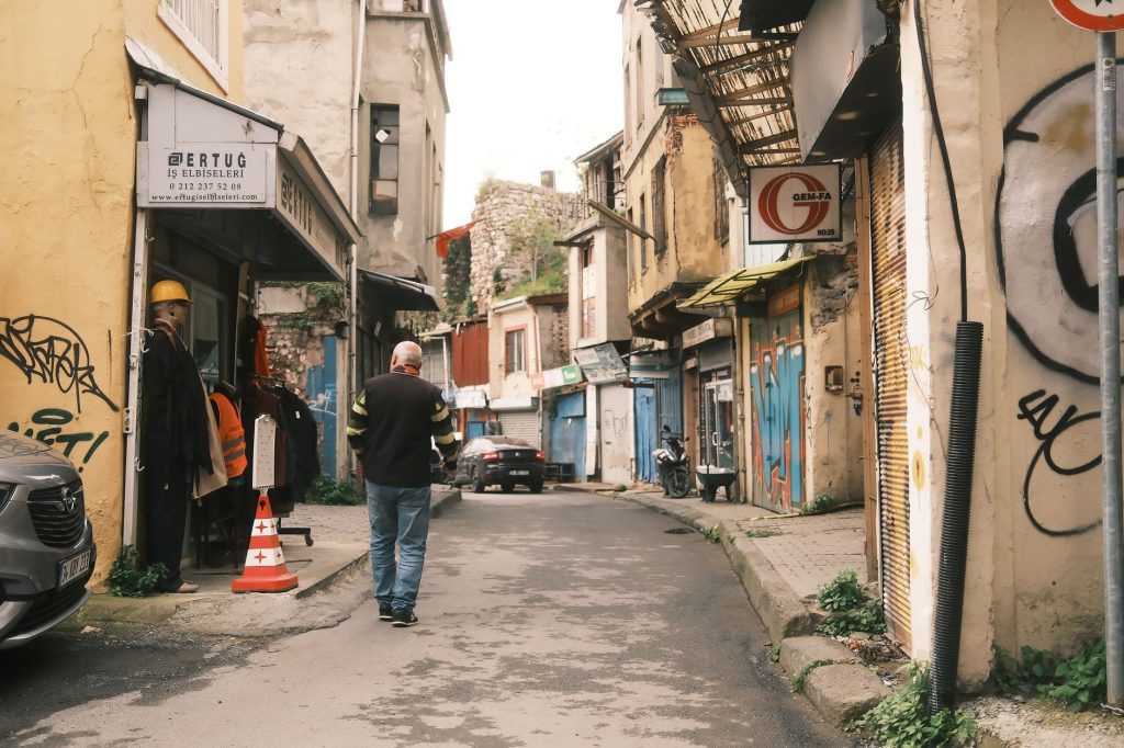 Adana Sokaklarında Mahalle Mahalle Yürüyüş Rehberi