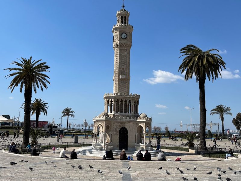 İzmir Kordon ve Tarihi Mekanlar: Derin Bir Keşif Rehberi