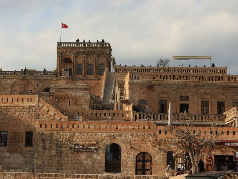Mardin’in Taş Sokaklarında Bir Gün: Mahalle Mahalle Rehber